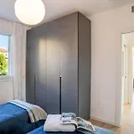 Modern House Apartment *