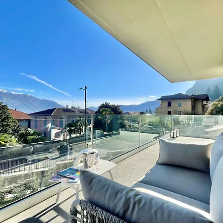 Modern House アパート メナッジョ